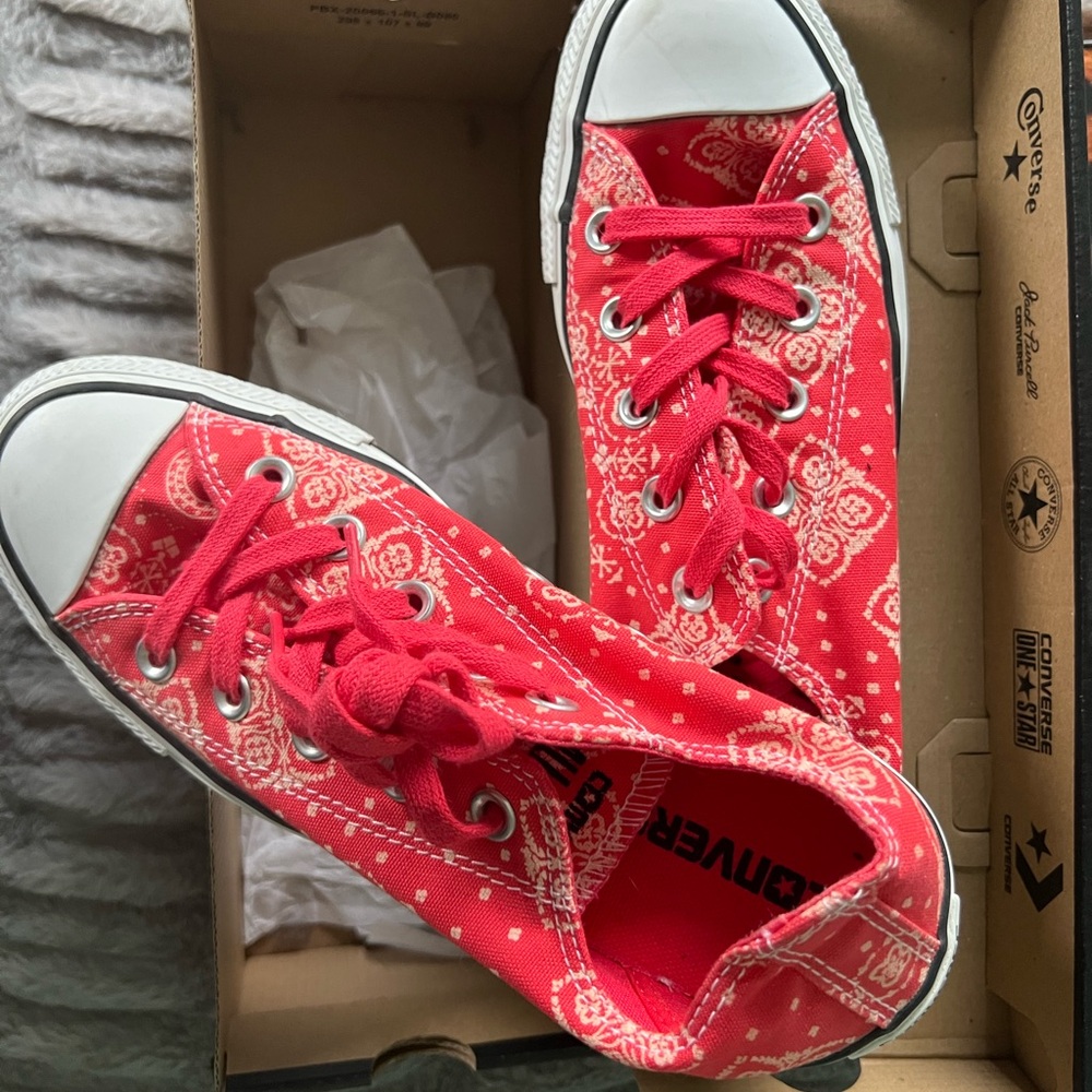 Converse Chuck Taylor All Star Low Top Red Bandana Paisley Size 6 - Picture 2 of 7
